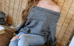 抱着边走边撞水流了一地的视频